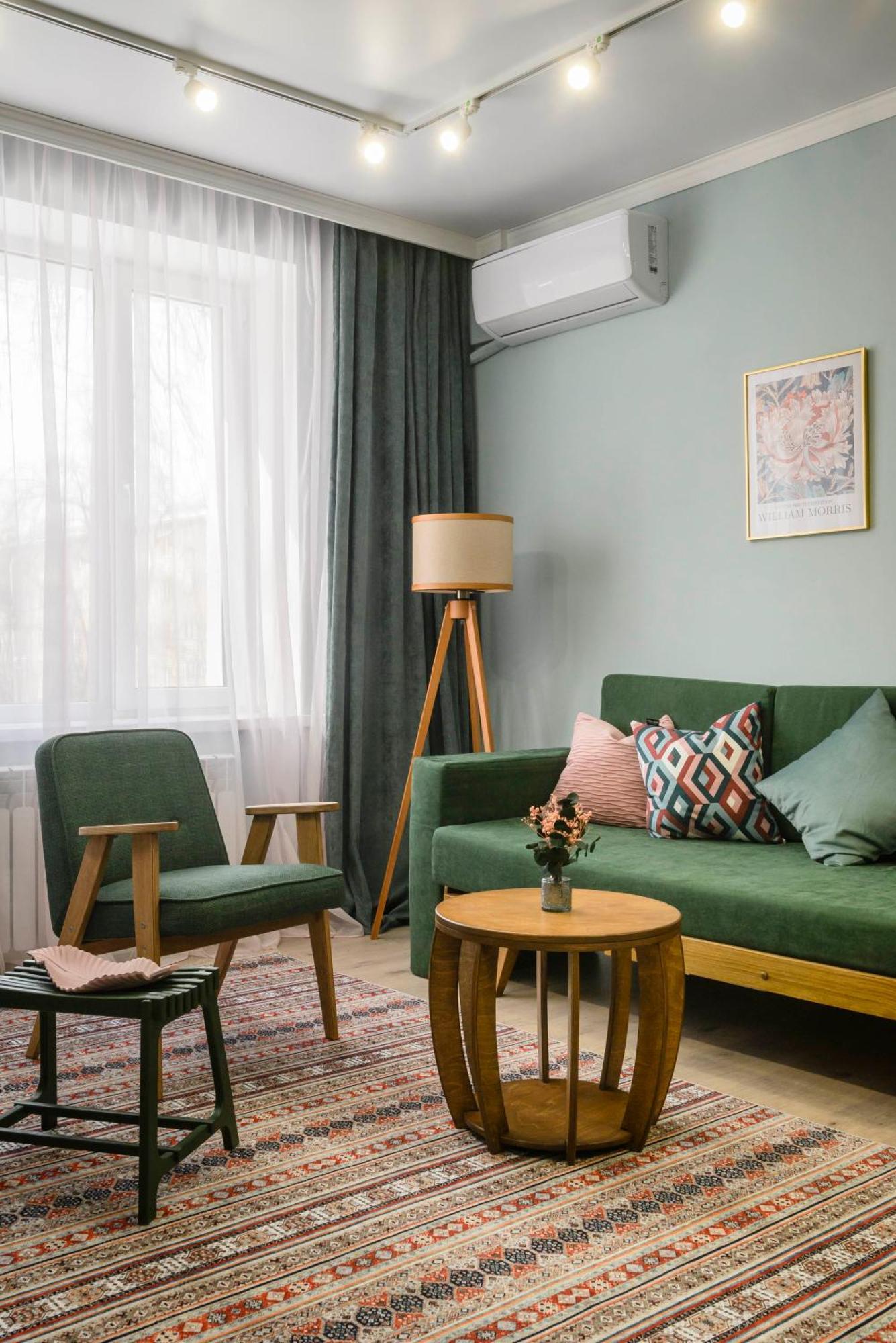 Mid-Century Charm Apartments В Центре Алматы Екстериор снимка