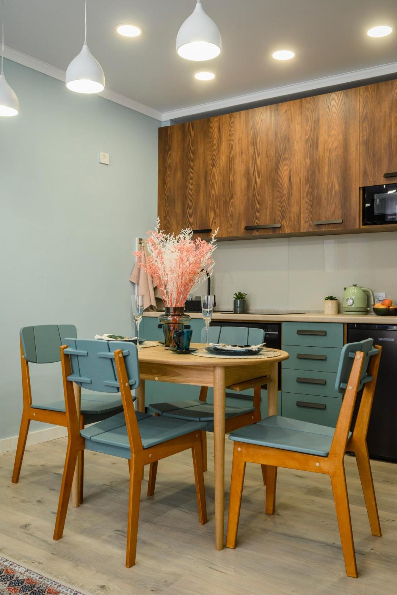 Mid-Century Charm Apartments В Центре Алматы Екстериор снимка