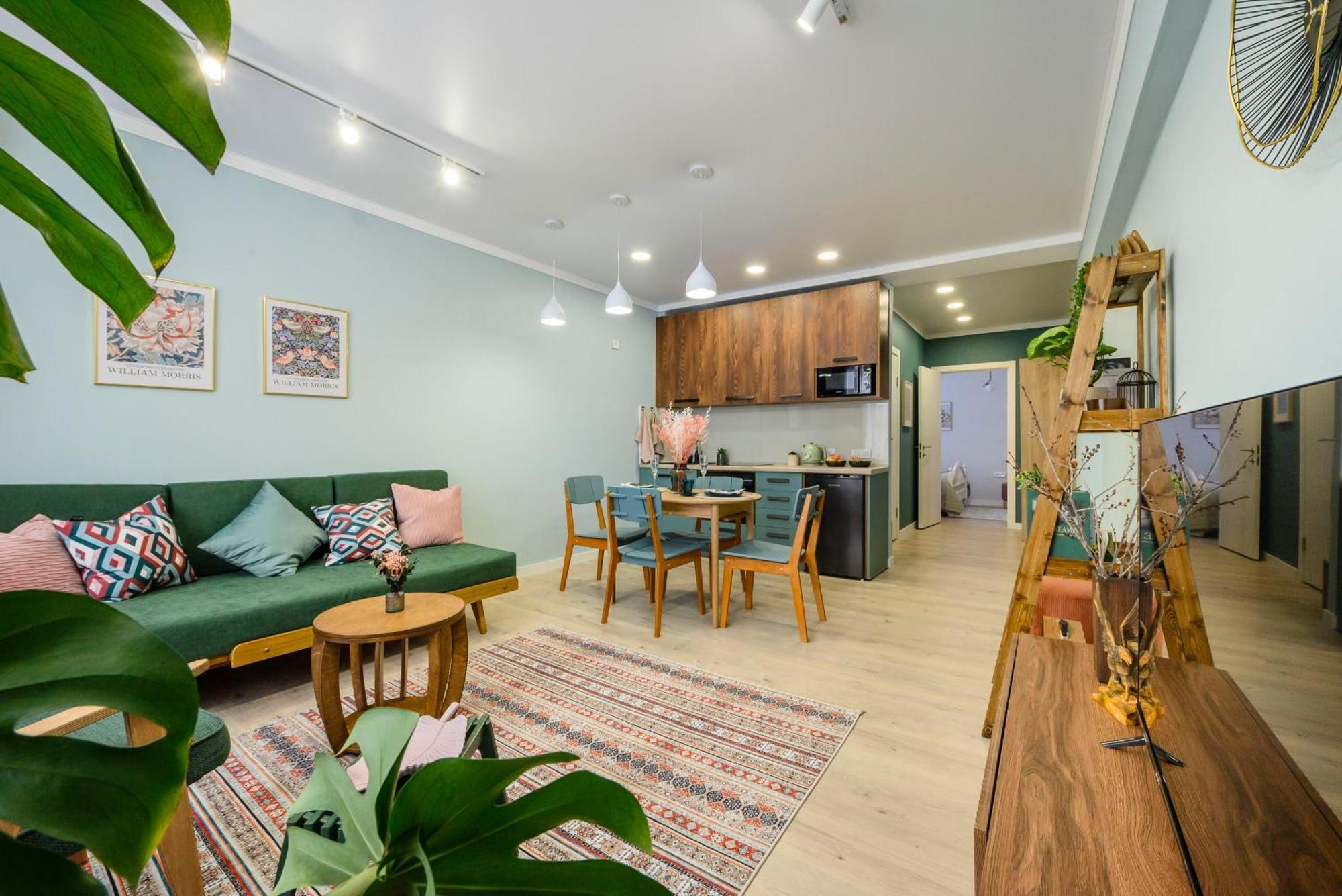 Mid-Century Charm Apartments В Центре Алматы Екстериор снимка